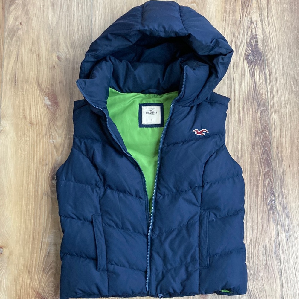 Hollister puffer vest with hood size M